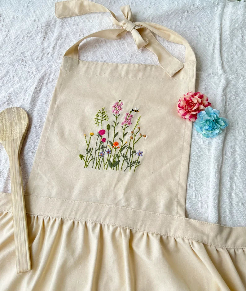 Hibiscus Haven Apron - Stitchery Zone