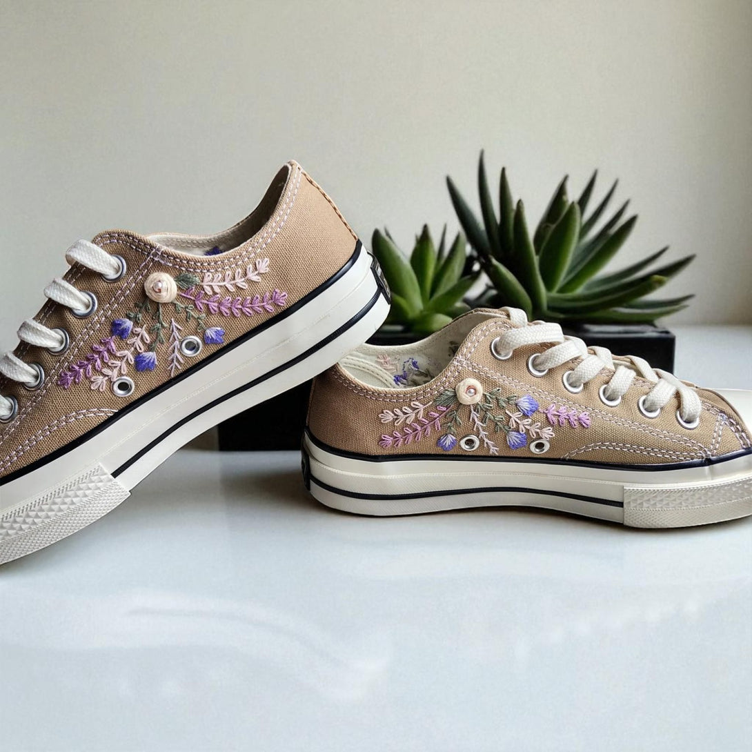 Stitchery Zone embroidered shoes for a wedding on the beach Daisiesflower Shoes Converse with floral designs on beige canvas
