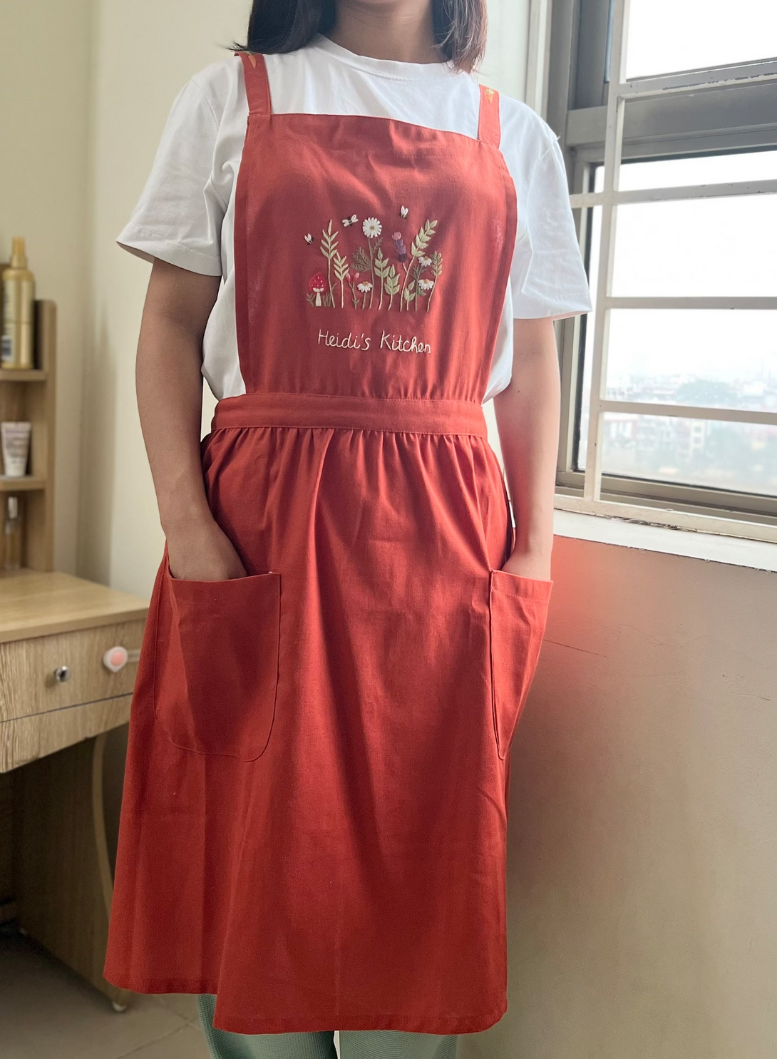 Honey Bee Embroidered Apron - Stitchery Zone