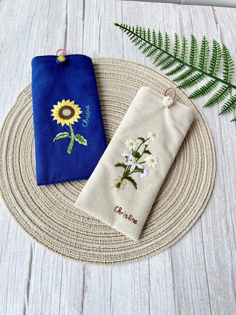 Floral Embroidered Eyeglasses case - Stitchery Zone