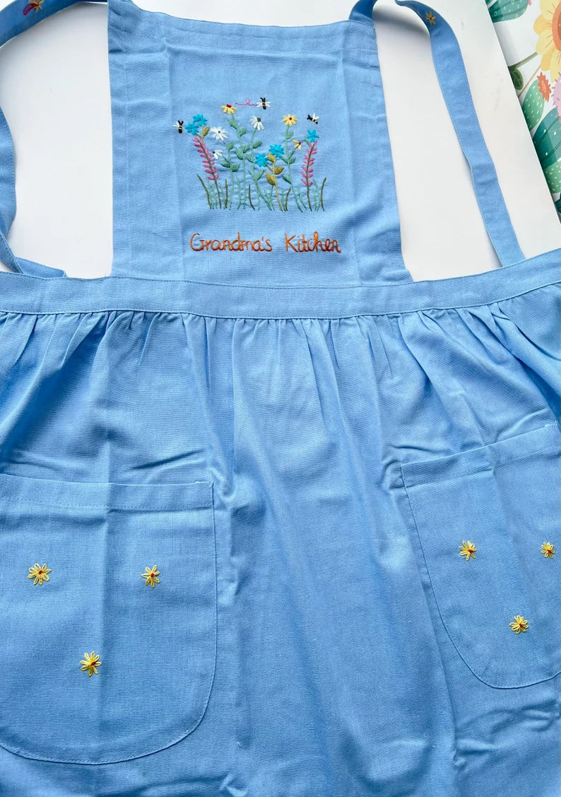 Bee and petals apron - Stitchery Zone