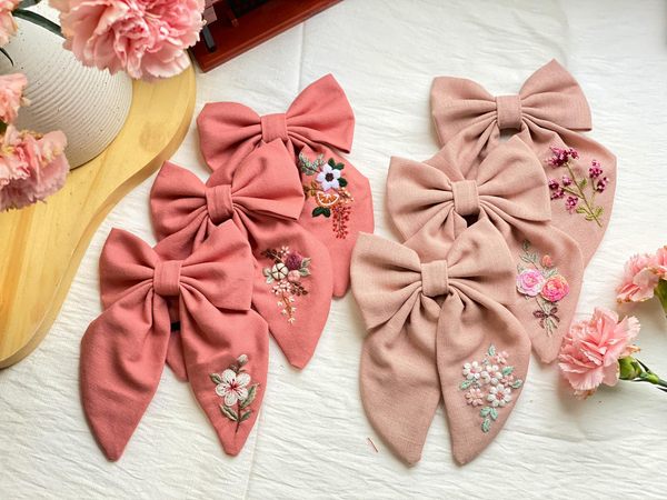 Hand Embroidered Custom Hair Bow - Personalized Name Clip for Girls - Unique Bridesmaid Gift