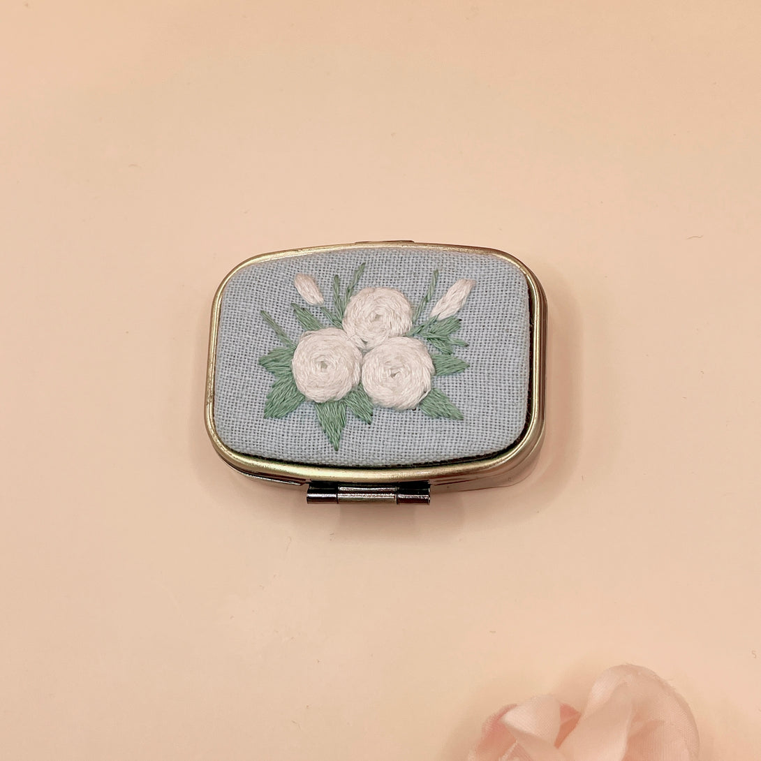 Stitchery Zone personalized embroidered jewelry box with white floral embroidery and metal frame mirror
