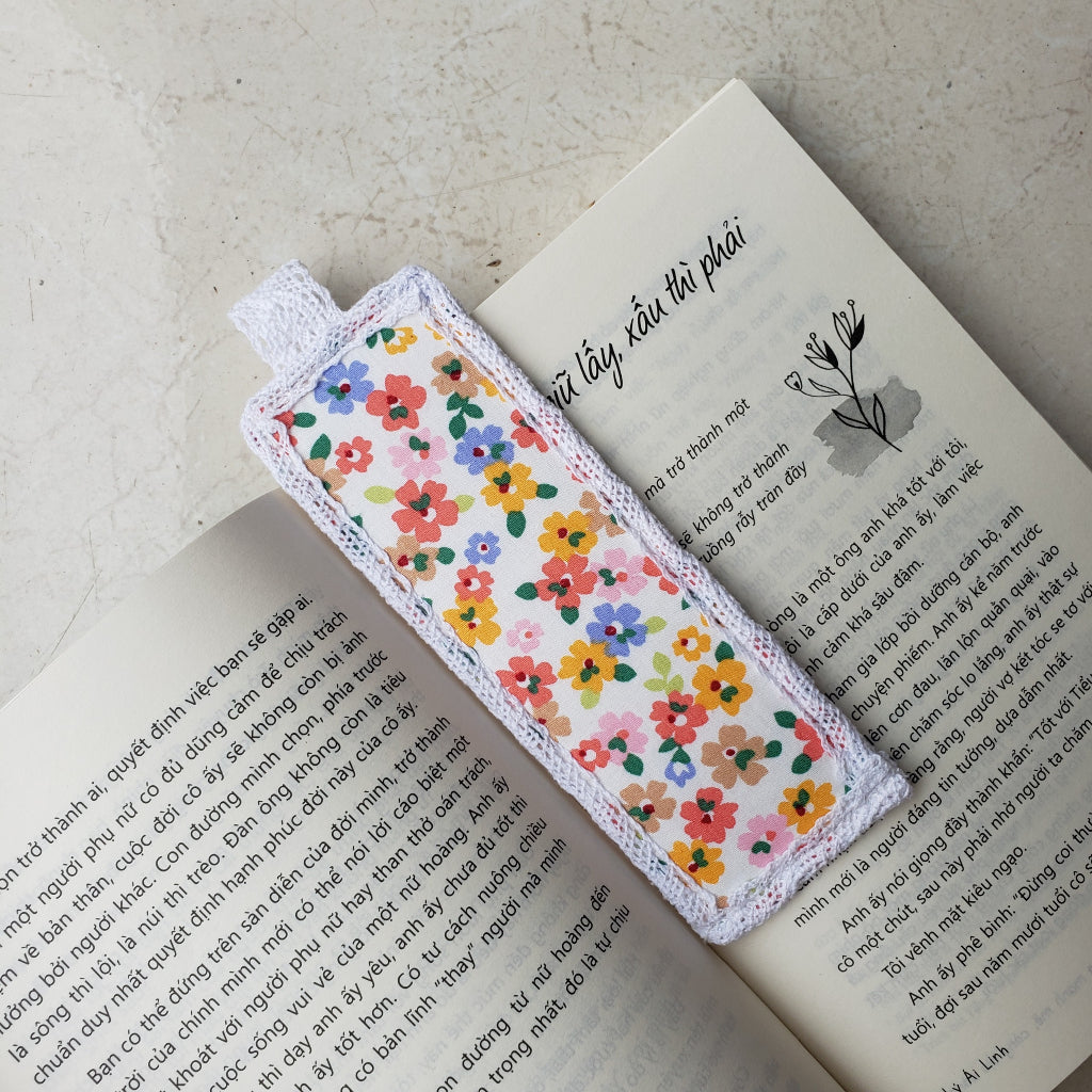 Vintage Lace-Trimmed Handmade Bookmark - Stitchery Zone