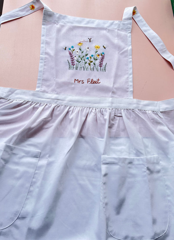 Bee and Petals Apron, Personalized Floral Hand Embroidered Apron, Custom Apron, Handmade Apron