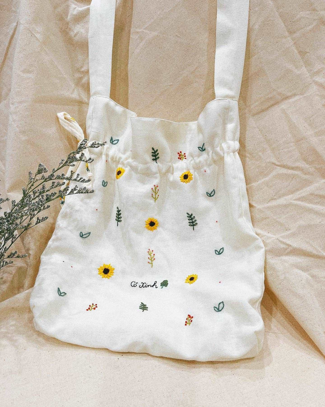 Hand Embroidered Little Flowers Tote - Stitchery Zone