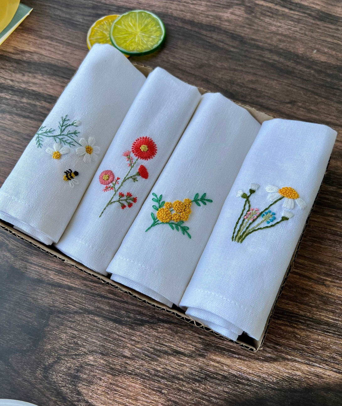 Daisy Embroidered Napkin Set - Stitchery Zone