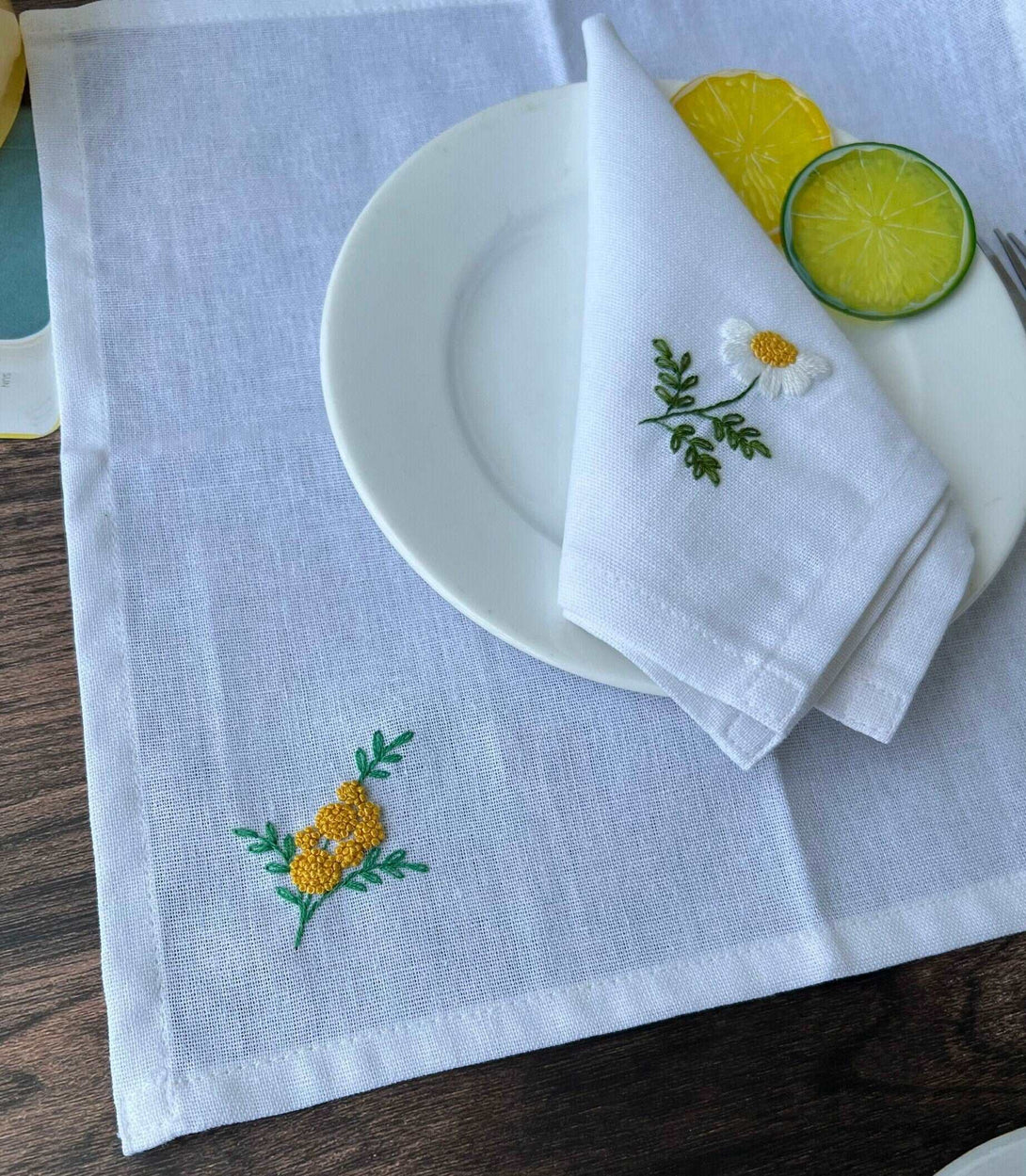 Daisy Embroidered Napkin Set - Stitchery Zone