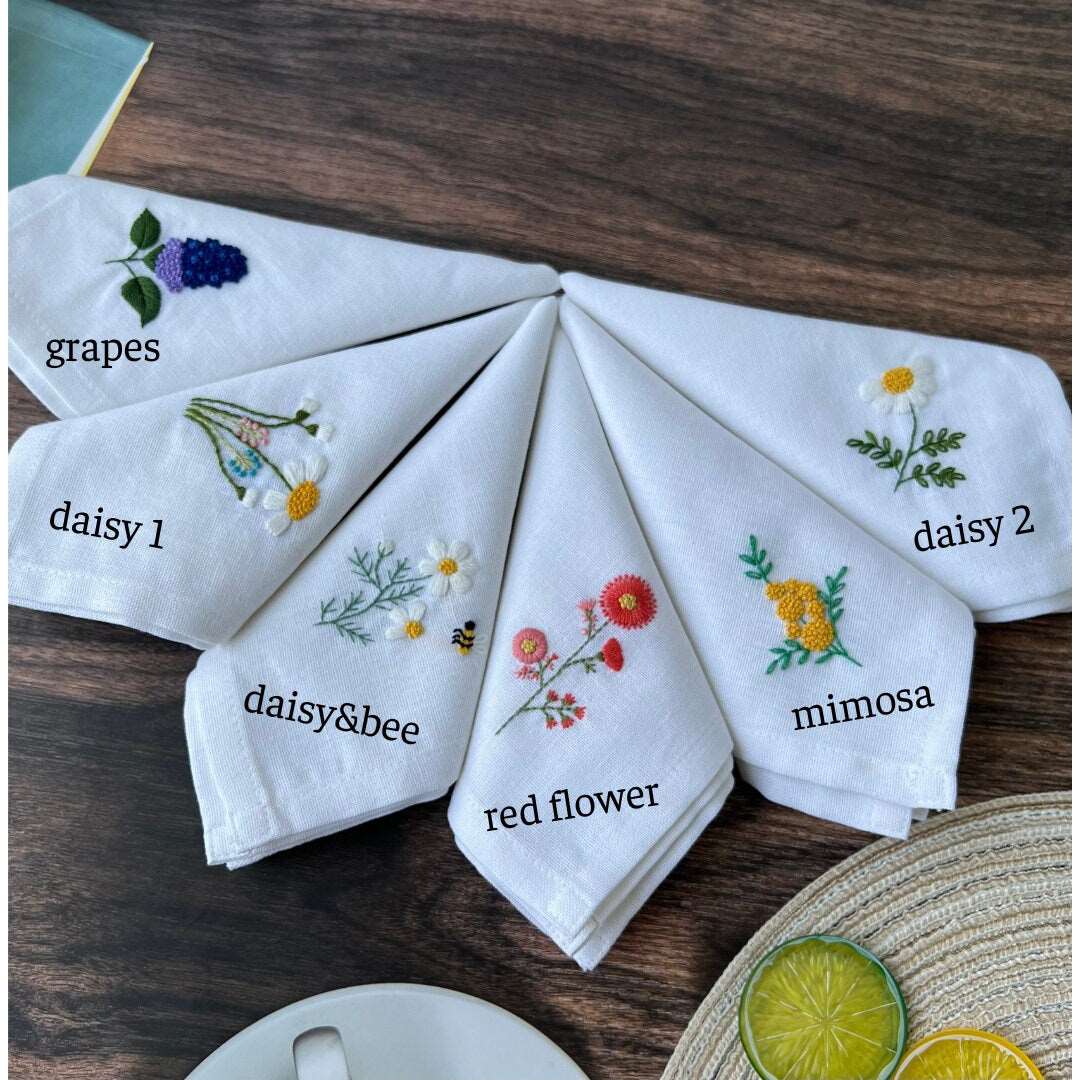 Daisy Embroidered Napkin Set - Stitchery Zone