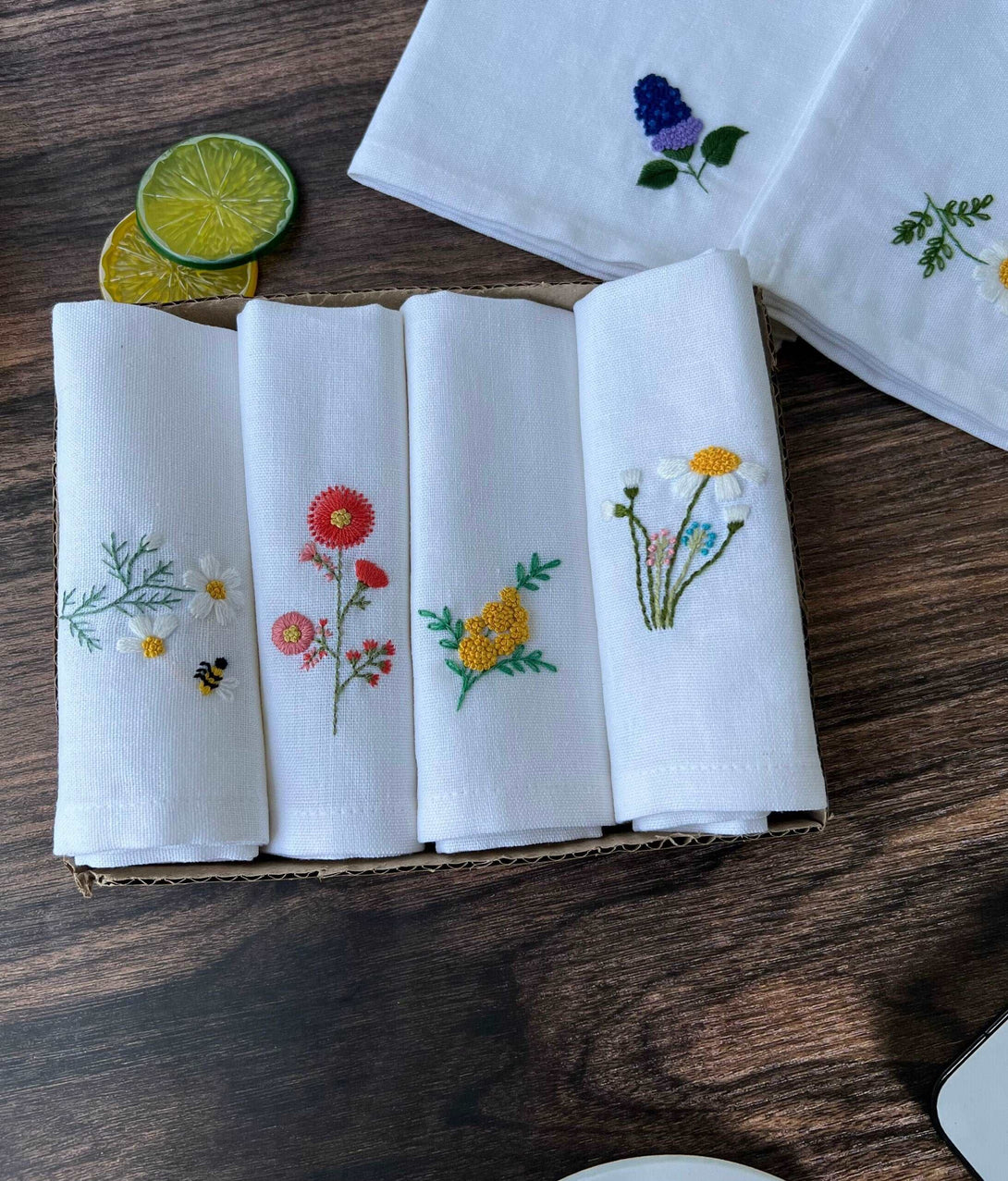 Daisy Embroidered Napkin Set - Stitchery Zone