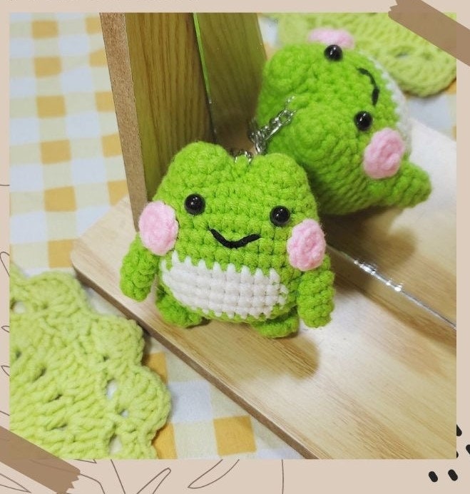 Handmade Frog keyring - Stitchery Zone