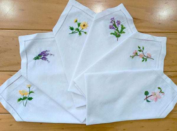 Wildflower Linen Dinner Napkins - Stitchery Zone