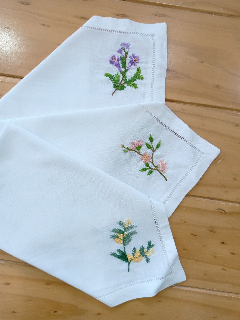 Wildflower Linen Dinner Napkins - Stitchery Zone