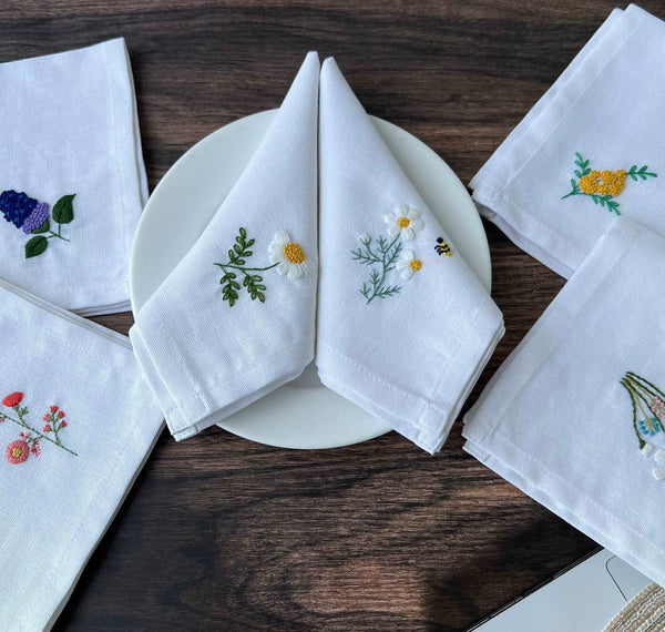 Daisy Embroidered Napkin Set - Stitchery Zone